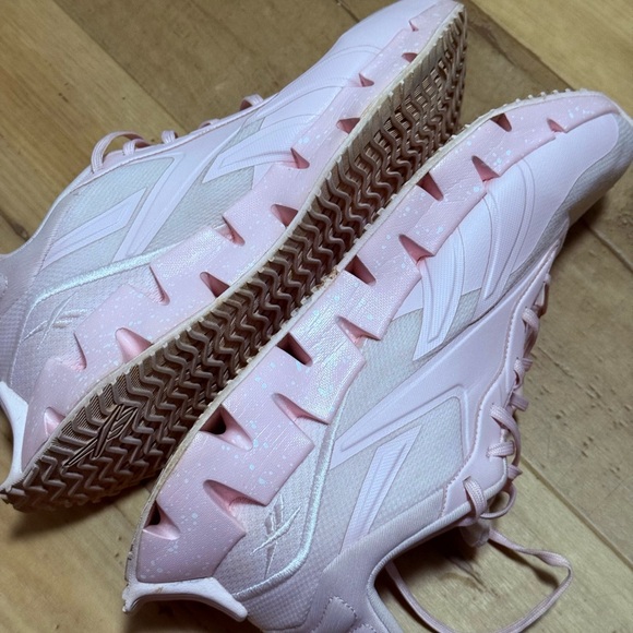 Reebok Women's Light Pink Sneakers Gently used - Picture 6 of 9